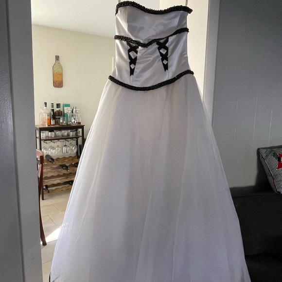 Prom Dress - Picture 2 of 7